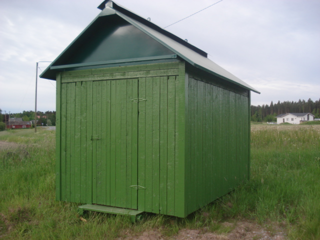 Vihreä klapikuivuri, katto paikallaan